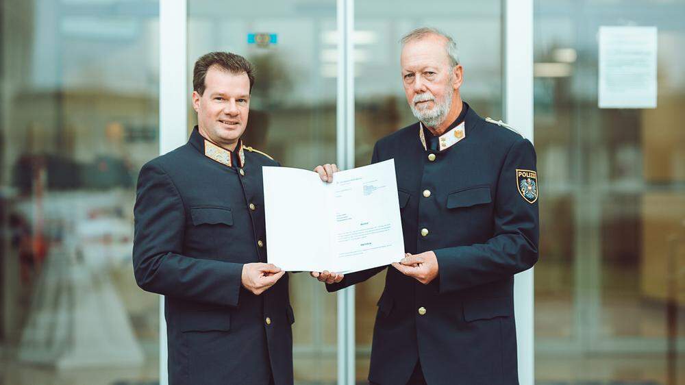 Landespolizeidirektor Ortner mit dem neuen Kommandanten Reinhard Zinner