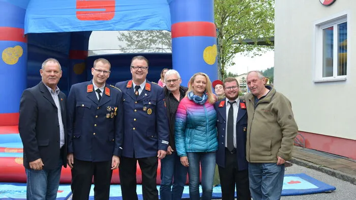 Kommandant Harald Schrittesser (Mitte) konnte am Donnerstag viele Gäste begrüßen