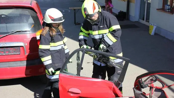 An 13 Stationen konnten die Schülerinnen und Schüler beim Projekttag in Sinabelkirchen Ehrenamt live erleben