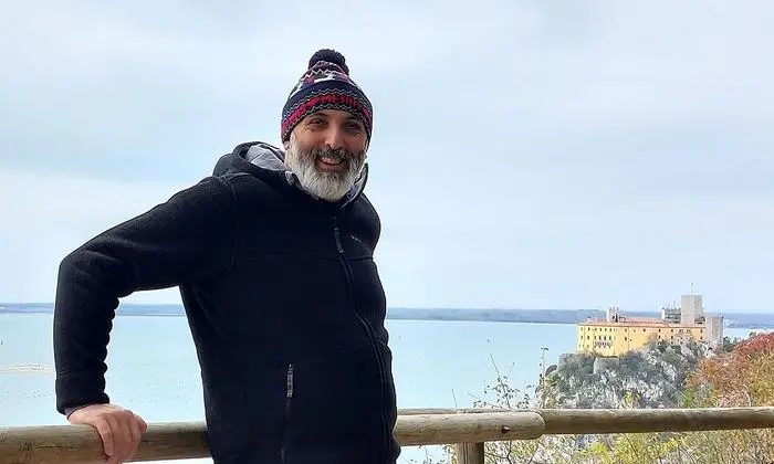 Viele Spaziergänger schätzen den Rilkeweg wegen des Blicks aufs Meer und auf das Schloss Duino (im Hintergrund), wo vor wenigen Tagen ein großer Felsbrocken ins Meer stürzte