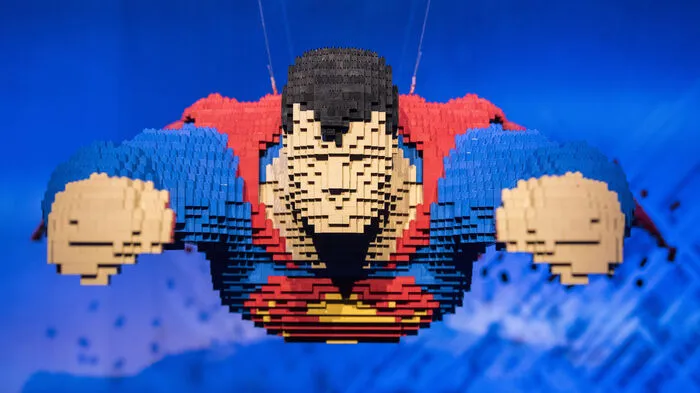 Aus Hunderttausenden kunterbunten Plastikteilen hat der US-Künstler Nathan Sawaya 120 Lego-Skulpturen rund um das beliebte DC Comic-Universum geschaffen. Zu sehen sind "Superman" und Co. in der Wiener Stadthalle bis 6. Juni.
