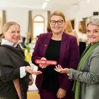 Diskutantinnen Elisabeth Schaschl, Christina Mutenthaler-Sipek, Gastgeberin Karin Koncsik: „Tierhaltung wird wichtiger“