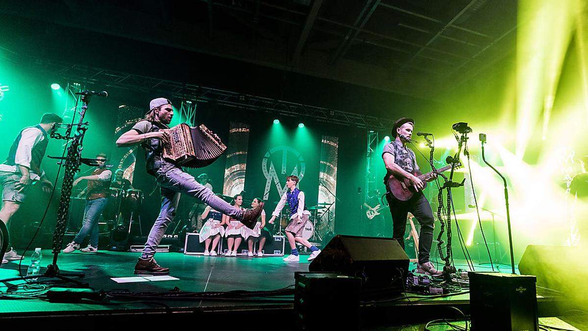 Die Band Matakustix tritt am 24. Juli am Fuße des Wildensteiner Wasserfalls aus