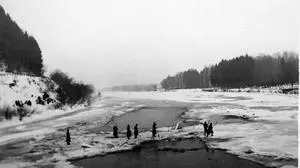 Die gefrorene Mur bei Bad Radkersburg 1929 