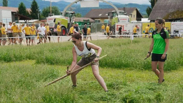 Mitten in Spielberg lebte ein traditionsreiches Handwerk sportlich auf. Beim Landesentscheid der Landjugend Steiermark im Sensenmähen traten die besten Burschen und Mädels gegeneinander an.