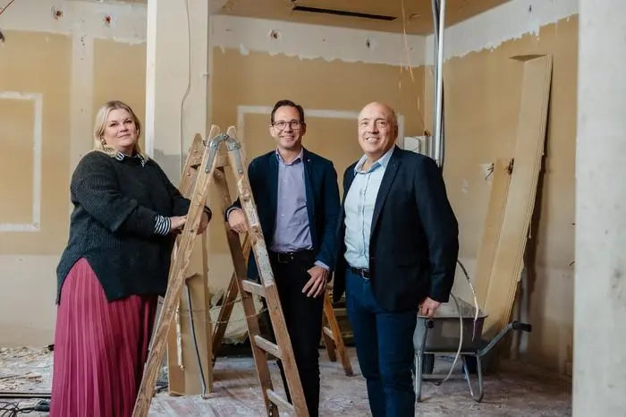 Verwaltungsdirektorin Nadja Strukl, Pflegedirektor Jürgen Engelbrecht und der ärztliche Direktor Primar Ali Kaan Akmanlar (von links)