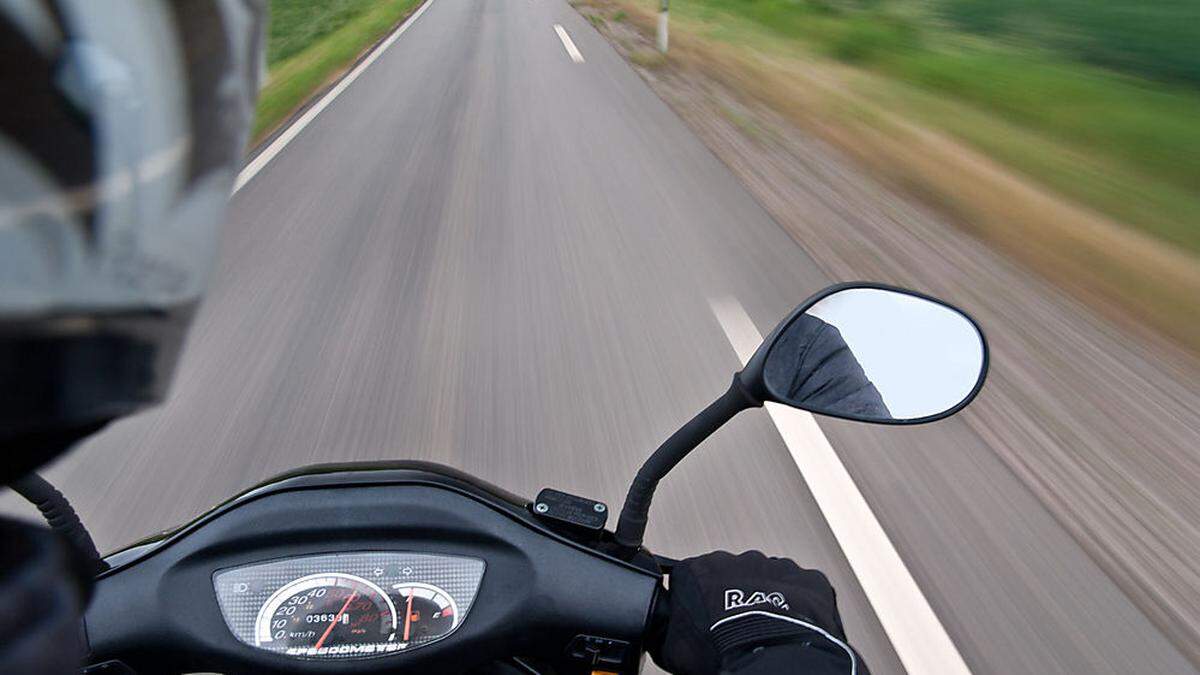 Der Motorradlenker konnte nicht mehr rechtzeitig bremsen (Symbolbild)