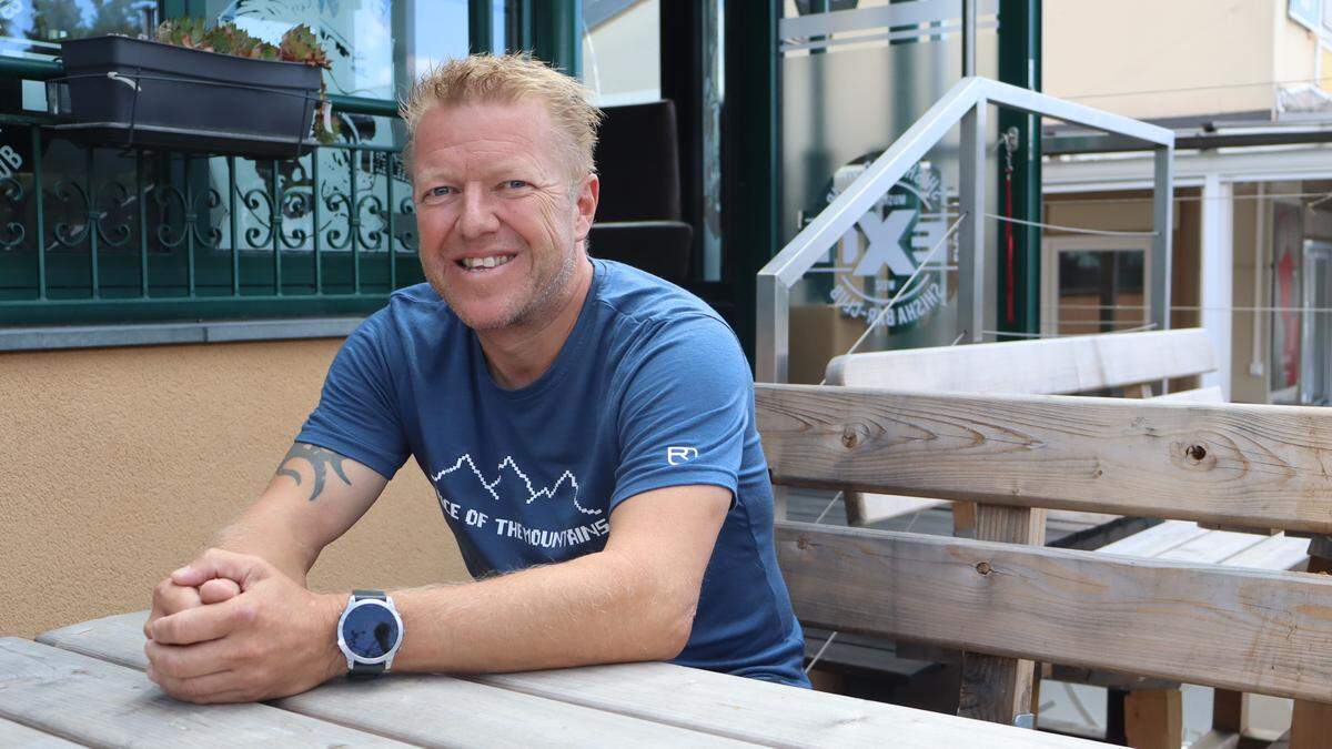 Stefan Fritz auf der Terrasse des aktuell noch geschlossenen &quot;Last Exit&quot; in Weiz