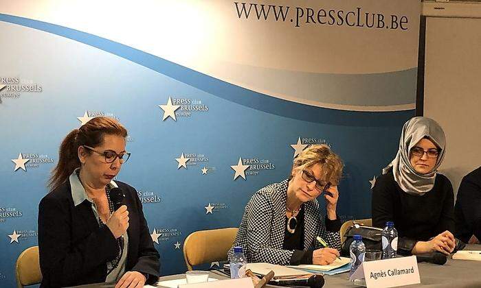 Agnès Callamard, UN-Berichterstatterin (Mitte), und Hatice Cengiz (rechts), Verlobte des Ermordeten  Journalisten Jamal Khashoggi: Schwere Vorwürfe, auch an die EU