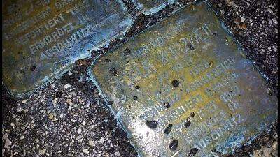 Neuerlich beschädigte Stolpersteine in der Schröttergasse in Graz