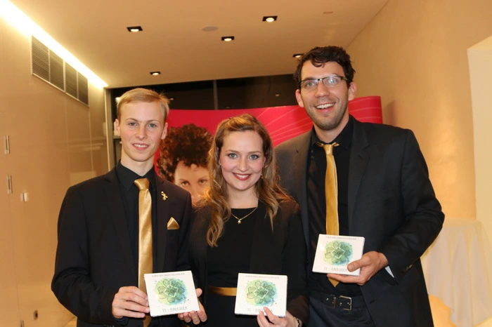 Die neue CD "13 (UN)GLÜCK" ist bei den Sängern erhältlich.