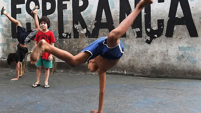 Kinder in einer Favela