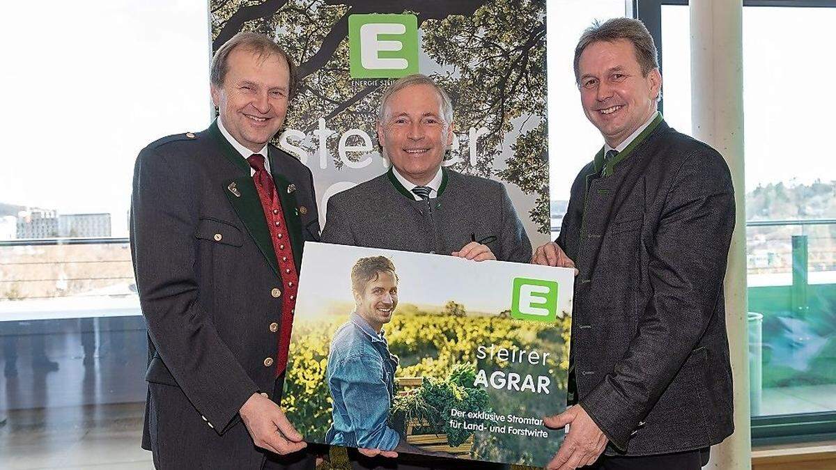 Vorstand Christian Purrer (Mitte) freut sich über die Kooperation der Energie Steiermark mit Landwirtschaftskammer-Präsident Franz Titschenbacher (re.) und Kammerdirektor Werner Brugner