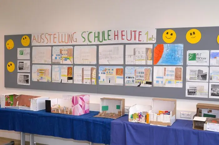 Außerdem wurde ein Name für das Schulmaskottchen gesucht, das Heftcover für das kommende Schuljahr gewählt und es gab unterschiedliche Ausstellungen zum Thema 50 Jahre Mittelschule.