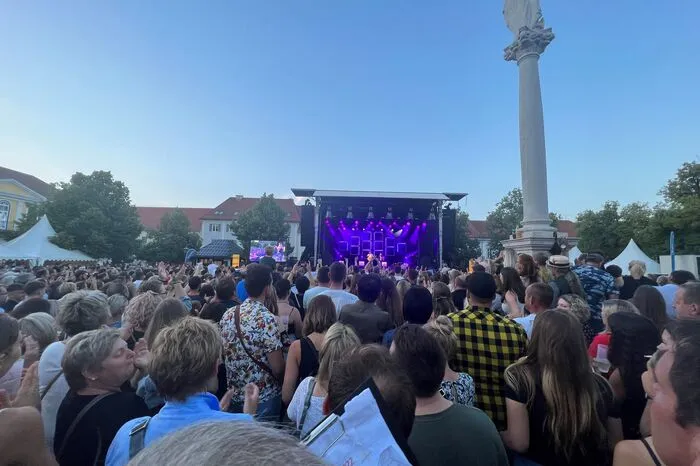 Der zweite Konzert-Abend mit "Seiler und Speer" toppte mit mehr als 7000 Musikfans den Vorabend.