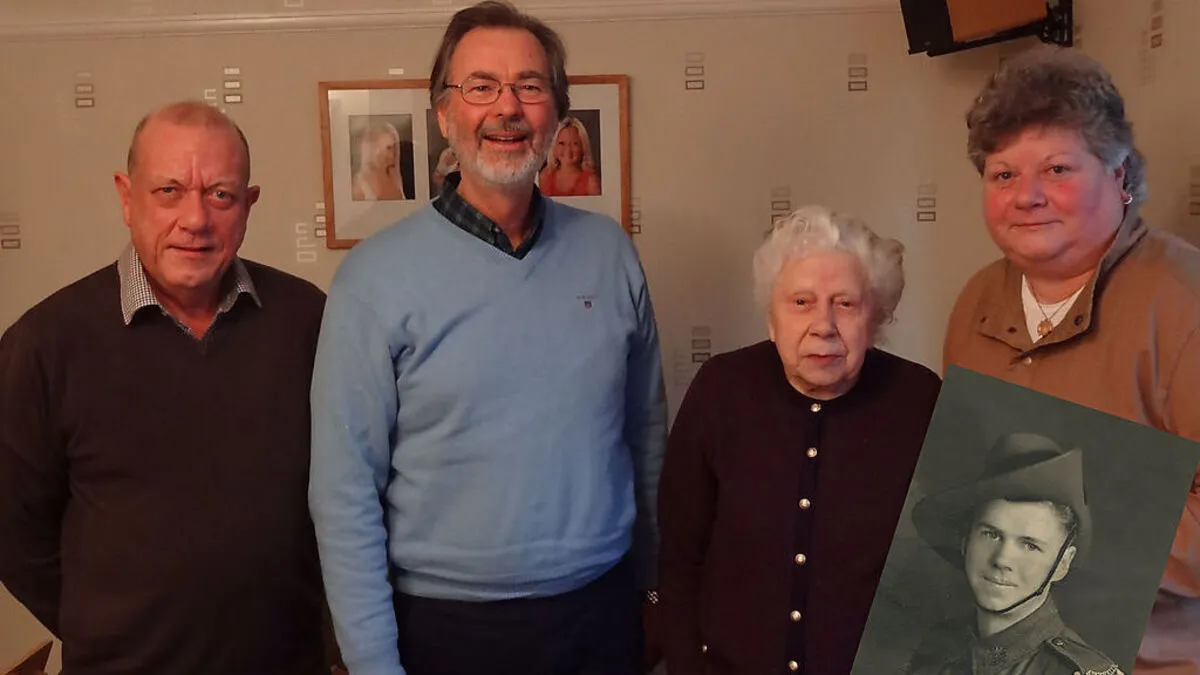 Philip J. Evans (2. von links) beim Treffen mit Anna Paine, die ihm viel über die Jahre erzählen konnte, die sein Vater als Kriegsgefangener in Graz war. Links und rechts die Kinder der 93-Jährigen.