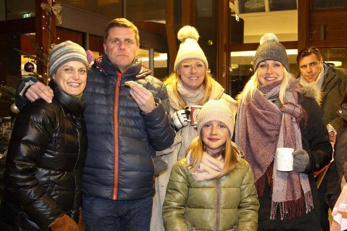 Um die vorweihnachtliche Stimmung zu genießen wurde am Thermenvorplatz ein abwechslungsreiches Rahmenprogramm geboten.