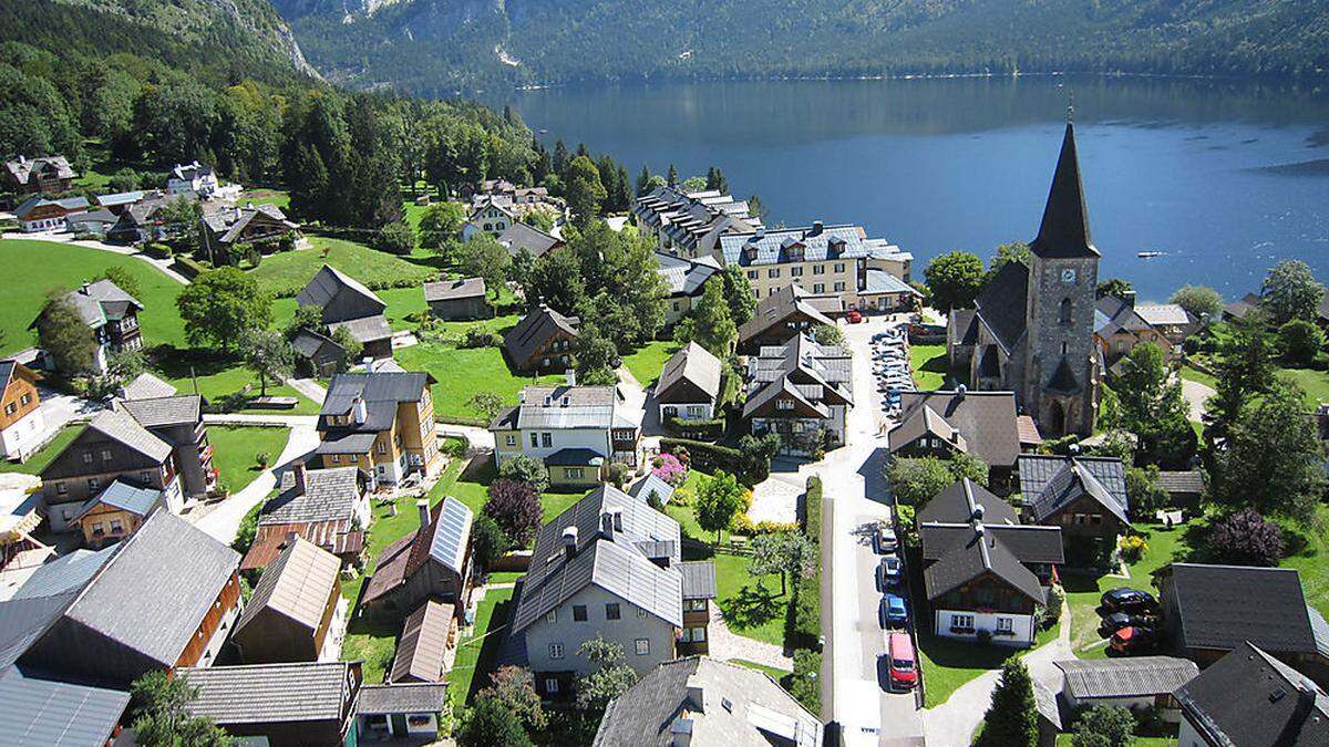 Die Ortsstraße endet direkt am See - wer bis dorthin keinen Parkplatz mehr gefunden hat, konnte oft nur mehr umständlich wenden. Das neue Leitsystem soll nun Abhilfe schaffen