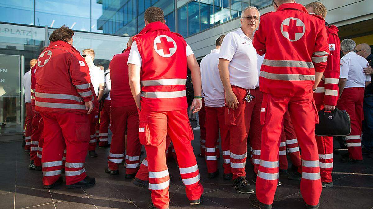 Rotkreuz-Mitarbeiter gingen auf die Straße