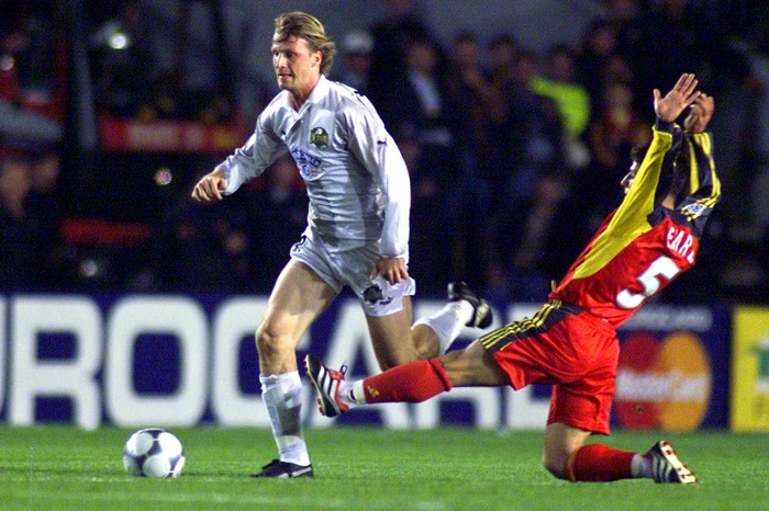 In der Saison 2000/01 schrieb Sturm österreichische Fußballgeschichte und auch international. Als erste Mannschaft aus Österreich konnten Markus Schopp und Mitspieler die Gruppenphase überstehen und fanden sich unter den besten 16 Mannschaften Europas wieder. Gegen Galatasaray, Glasgow Rangers und Monaco gelang das mit einer negativen Tordifferenz - seither ist keine Mannschaft mehr mit negativem Torverhältnis aufgestiegen. Nach der ersten Gruppenphase wartete damals noch eine zweite. In der war gegen Manchester United, Valencia und Panathinaikos Athen nichts mehr drinnen - außer zwei Siegen gegen die Griechen und dem dritten Platz. Das Finale konnte damals Bayern München gegen Valencia im Elfmeterschießen gewinnen.