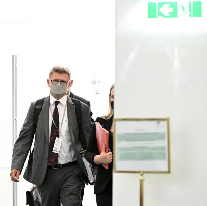 Der Leiter der Oberstaatsanwaltschaft Wien, Johann Fuchs, auf dem Weg in den Ausschuss