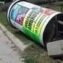 Drei Plakatsäulen sind mutwillig „umgelegt“ worden