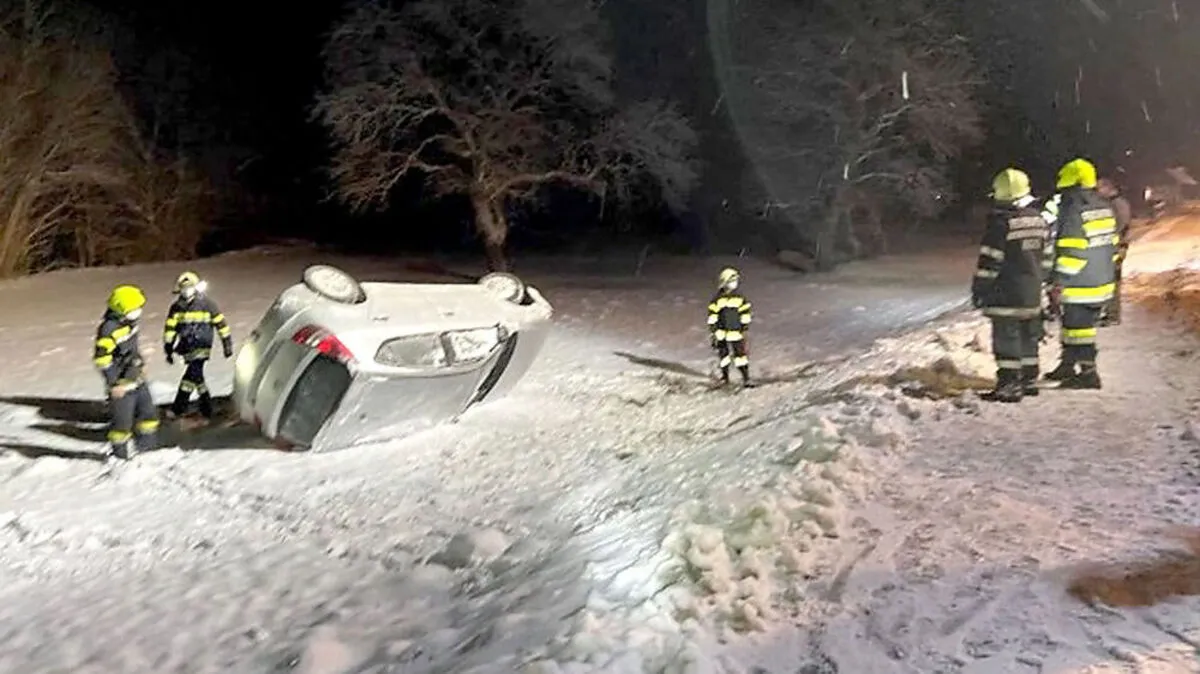 Bei dem Unfall in Anger konnten alle Insassen selbst aus dem Fahrzeug klettern