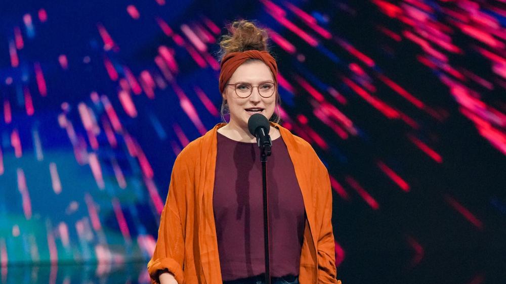 Magdalena Pircher aus Lienz präsentierte ihren Poetry-Slam „Wenn jeder Mensch sich  liebt“