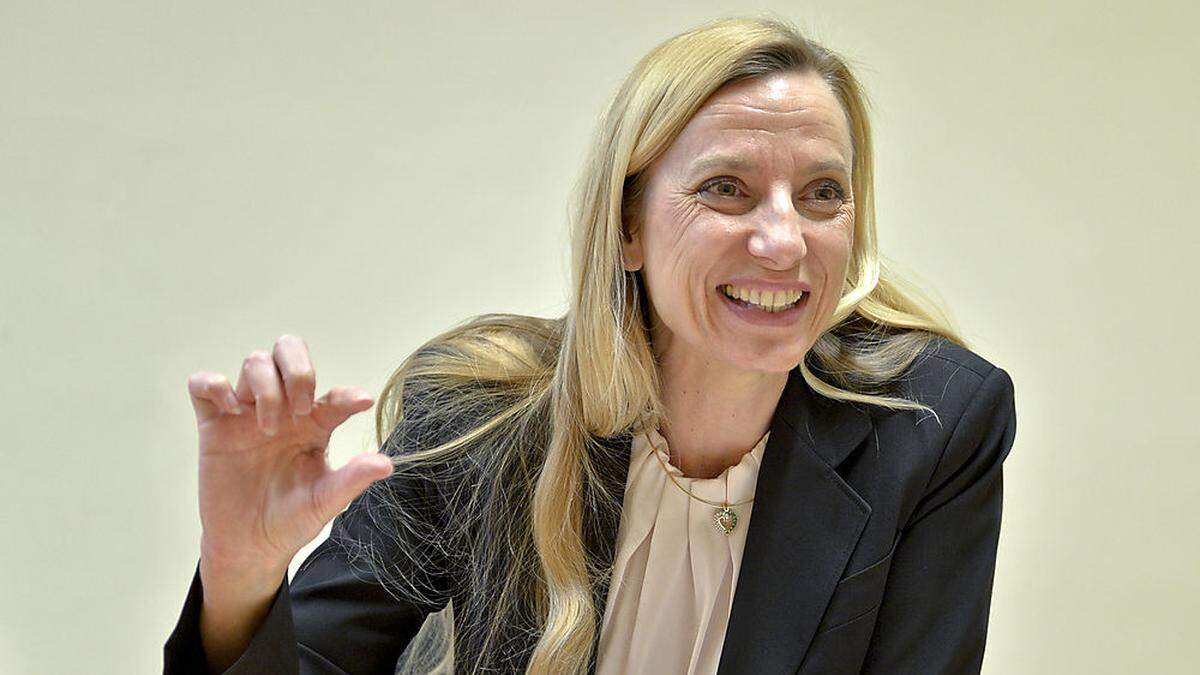 Familienministerin Juliane Bogner-Strauß: Sie will 100 Millionen Euro pro Jahr sparen