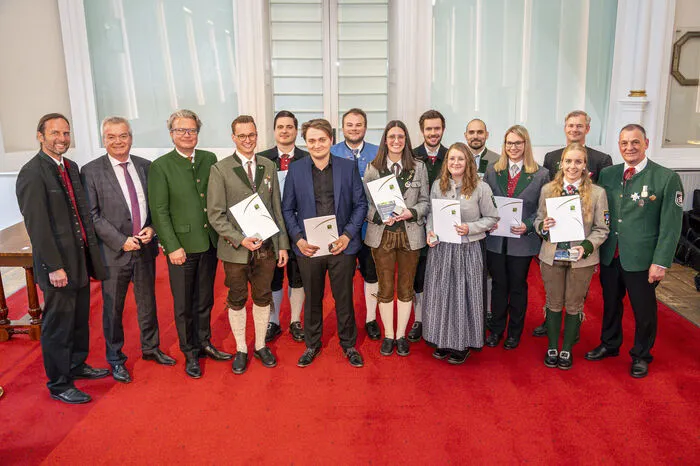Die Absolventinnen und Absolventen des Studiengangs "Blasorchesterleitung".