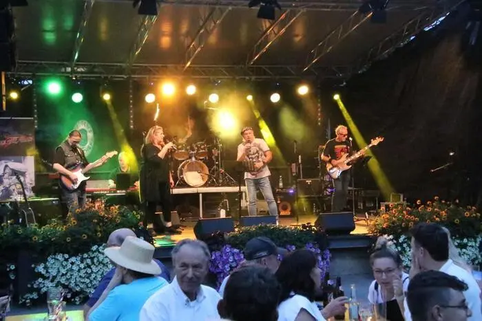 Die Band RockConFusion mit Werner Blumauer, Nina Traussnigg, Kurt Nitsch, Werner Zagler und Johann Schneider