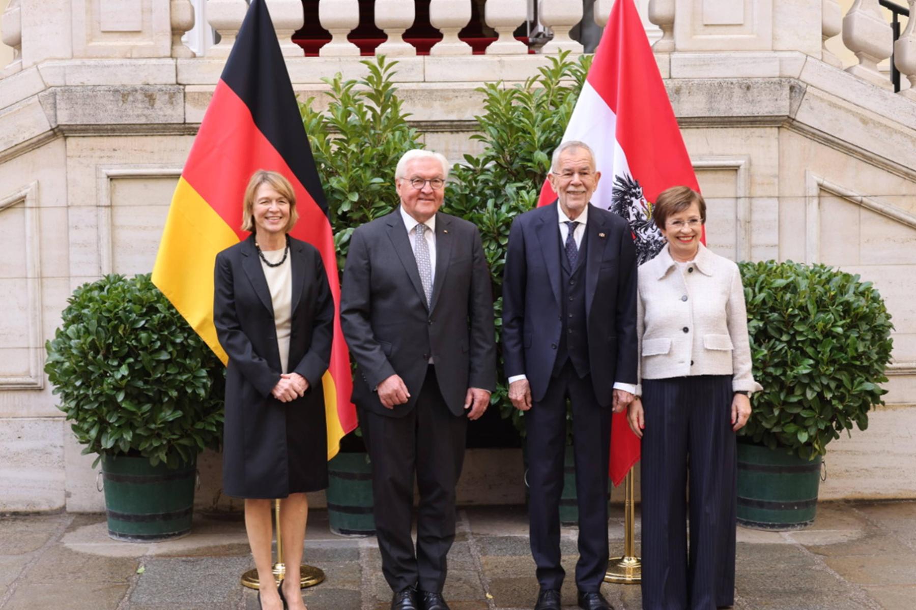 Staatsbesuch: Steinmeier in Österreich: Militärische Ehren im Regen zum Auftakt