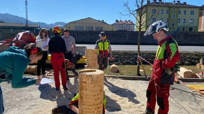 Im Zuge des 22. Landforst-Kirtag rund um den 19. März, dem Josefitag, fand nach dreijähriger Coronapause (endlich) wieder der Forstwettbewerb der Landjugend Knittelfeld und Judenburg statt. Austragungsort war das Lagerhausgelände in Knittelfeld. 