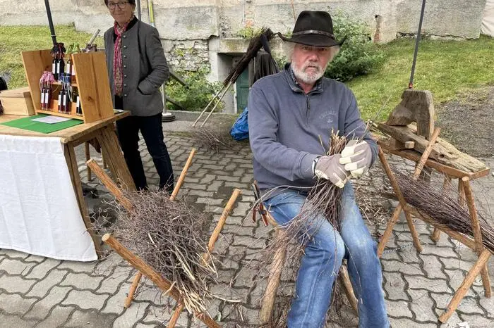 Kunsthandwerk und Handwerk wurden gezeigt