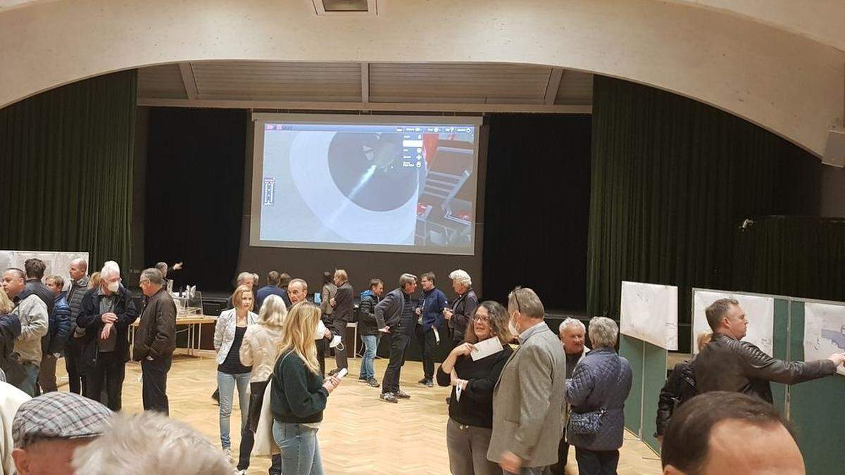 Das Interesse an der Bürgerversammlung in der Mehrzweckhalle von Gratwein-Straßengel war groß