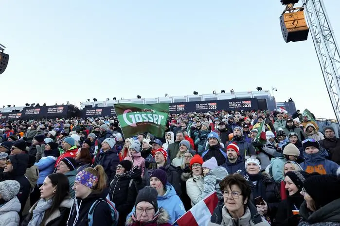 Die Tribüne war voll