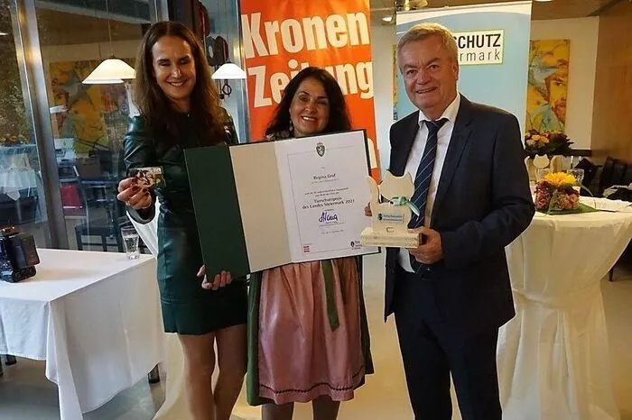 Regina Graf hat es sich zur Aufgabe macht, die Streunerkatzen am Grazer Schlossberg zu versorgen.