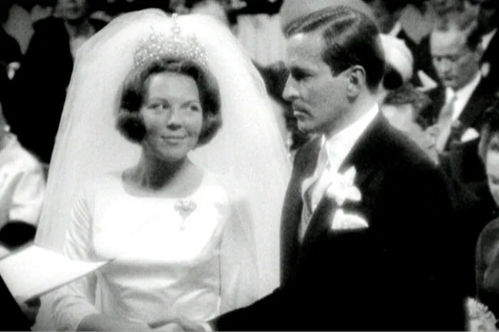 Claus von Amsberg. Der Gatte der niederländischen Königin Beatrix litt ebenfalls unter Morbus Parkinson. Er verstarb im Jahr 2002.