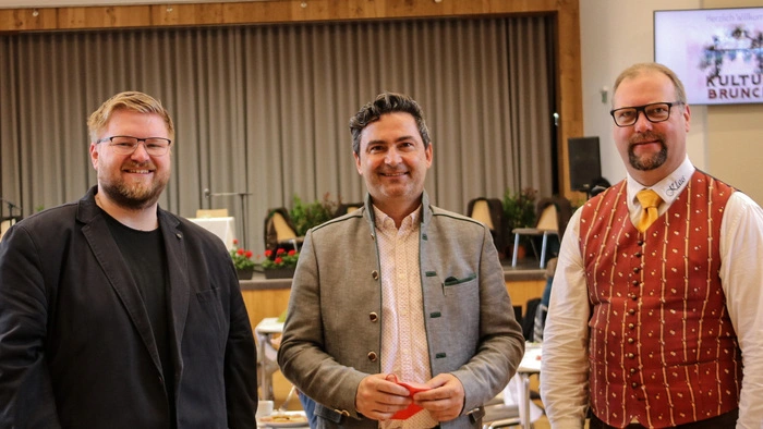 Lukas Jocham, Bürgermeister Markus Lakounigg und Klaus Kniely organisierten den Kulturbrunch in der Neuen Burg.