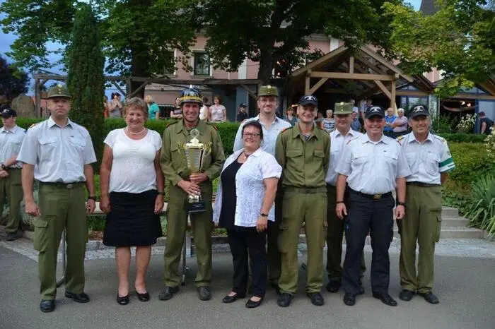 Im Anschluss gab es die Siegerehrung auf dem Kobenzer Marktplatz und ein Rüsthausfest, bei dem „Die Seckauer“ für Stimmung sorgten.