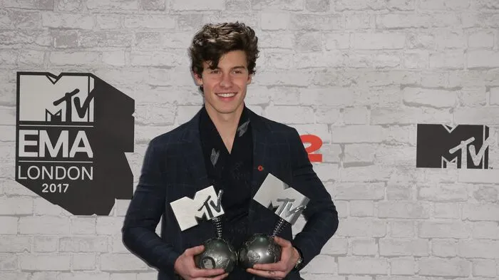 Am 12. November fanden in London die MTV Europe Music Awards statt. Abräumer des Abends war der kanadische Sänger und Songwriter Shawn Mendes, der sich gleich über gleich drei Auszeichnungen freuen durfte.