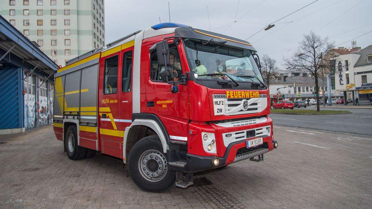 Die Berufsfeuerwehr Graz könnte das Feuer rasch löschen