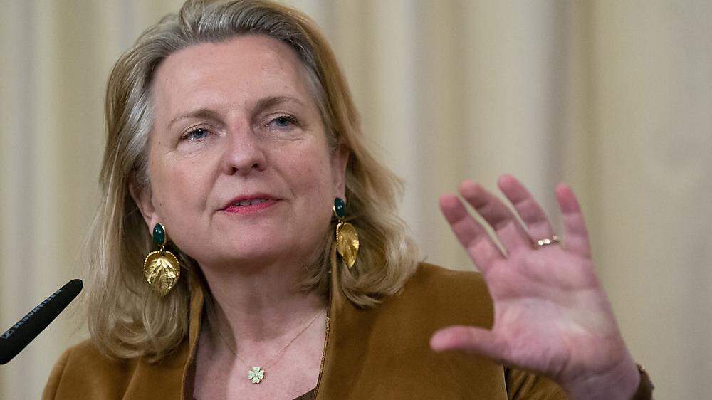 Außenministerin Karin Kneissl: &quot;Menschen auch helfen, sich selber zu helfen&quot;