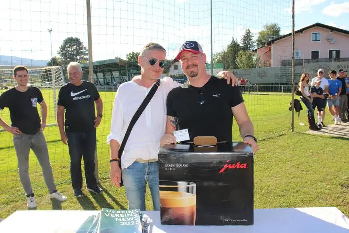 Einen Kaffeeautomaten der Firma Jura gewann Robert Klug.