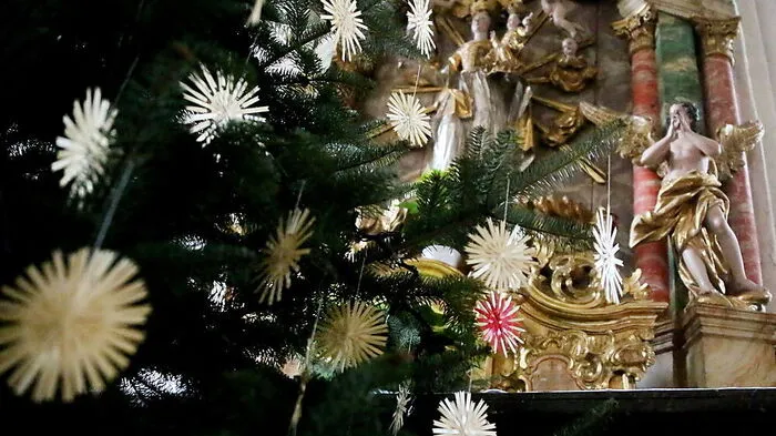 Am Heiligen Abend feiern Viele in der Kirche Christi Geburt. Zahlreiche Krippenfeiern und Christmetten laden auch in der Region dazu ein.