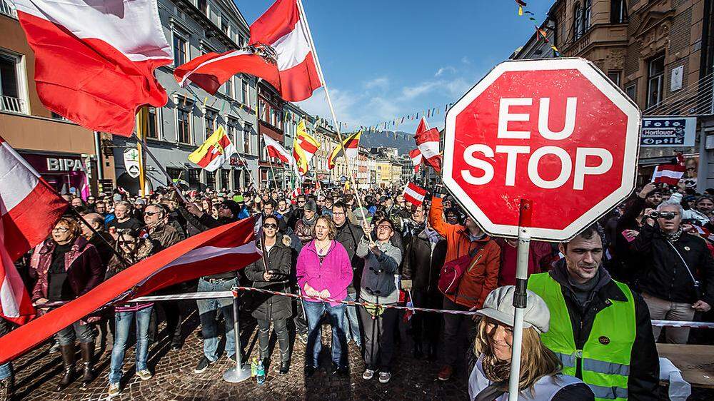 700 Demonstranten drängten sich im Jänner, als das Asylthema in Villach überkochte, auf dem Hauptplatz