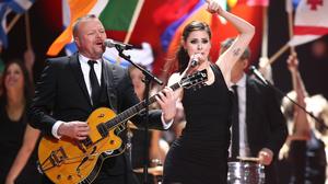 Stefan Raab mit ESC-Siegerin Lena Meyer-Landrut (“Satellite“)