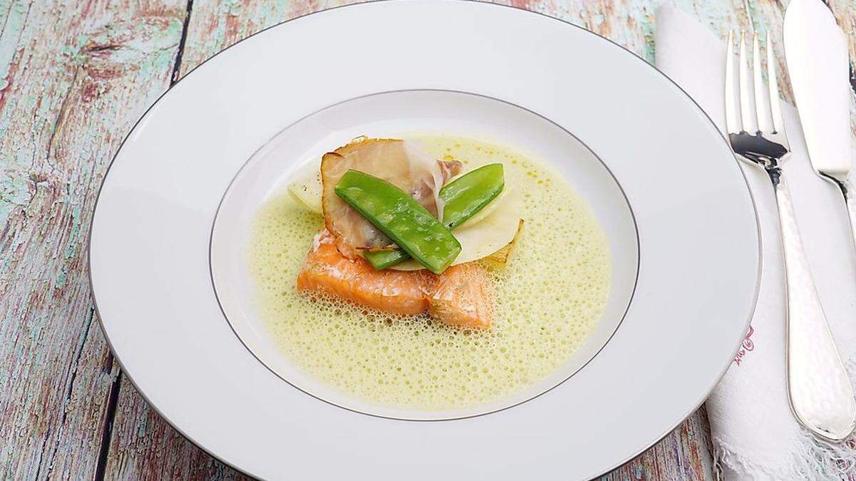 Fisch in Bestform: heimische Lachsforelle mit Kohlrabi und Erbsenschoten