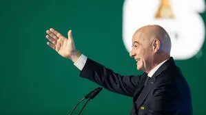 Gianni Infantino steht der FIFA vor und zieht an allen Fäden, die es im Weltfußball gibt 