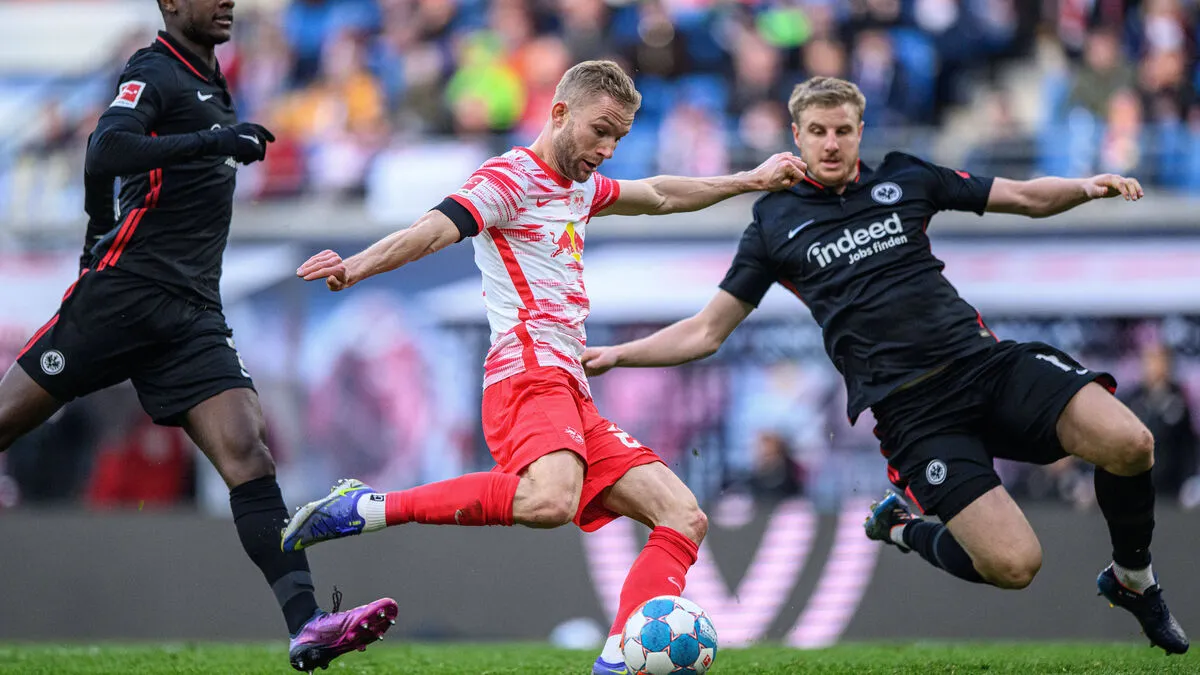 Konrad Laimer (am Ball) und Martin Hinteregger (rechts) spielten je ein persönlich starkes Turnier.